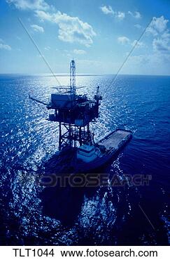 Banques de Photos - pétrole, mer, huile, derrick, ensoleillé, clair, ciel. fotosearch - recherchez des photos, des images et des cliparts