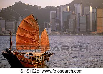 Stock Image - lf940298/chinese 
junk/hong kong 
harbor/hong kong. 
fotosearch - search 
stock photos, 
pictures, images, 
and photo clipart