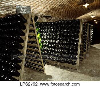 http://comps.fotosearch.com/comp/STK/STK014/50-france-champagne_~LPS2792.jpg