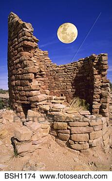 Stock Photo - full moon over 
horseshoe tower 
ruin (anasazi), 
 hovenweep national. 
fotosearch - search 
stock photos, 
pictures, images, 
and photo clipart