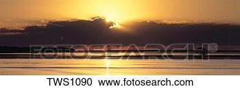 Stock Photography - sun burns through 
clouds on florida 
bay,  everglades 
national park. 
fotosearch - search 
stock photos, 
pictures, images, 
and photo clipart