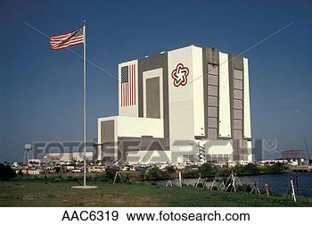 Stock Photograph - vehicle assembly 
building cape 
canaveral, kennedy 
space center. 
fotosearch - search 
stock photos, 
pictures, images, 
and photo clipart