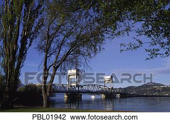 Stock Photo - kelowna bridge, 
kelowna, bc, canada. 
fotosearch - search 
stock photos, 
pictures, images, 
and photo clipart