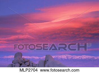 Stock Photo - lenticular clouds 
over the white 
mountains, owens 
valley, california. 
fotosearch - search 
stock photos, 
pictures, images, 
and photo clipart