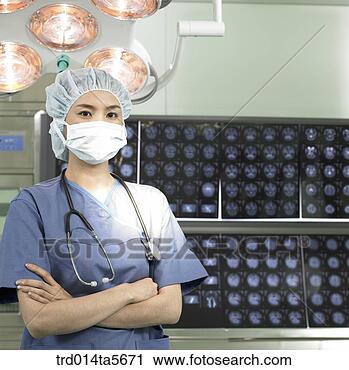 Arquivo de Fotografia - medicine/,  doutor, 
 operando,  sala. 
fotosearch - busca 
de fotos, imagens 
e clipart