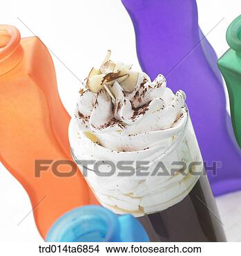 Banco de Imagem - objeto,  bebida, 
 bebida,  café, 
 creme,  almonde, 
 decoração. fotosearch 
- busca de fotos, 
imagens e clipart