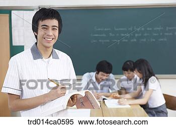 Banco de Imagem - escola,  uniforme, 
 sala aula,  educação, 
 menino,  dia. 
fotosearch - busca 
de fotos, imagens 
e clipart