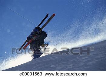 Banco de Imagem - esquiador,  andar, 
 cima,  neve, 
 coberto,  montanha. 
fotosearch - busca 
de fotos, imagens 
e clipart