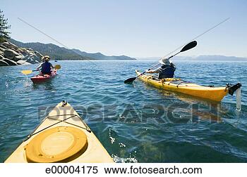 Banco de Imagem - pessoas,  kayaking. 
fotosearch - busca 
de fotos, imagens 
e clipart