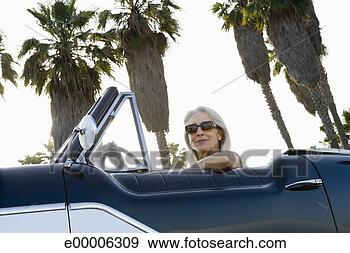 Arquivo Fotográficos - mulher,  car. 
fotosearch - busca 
de fotos, imagens 
e clipart