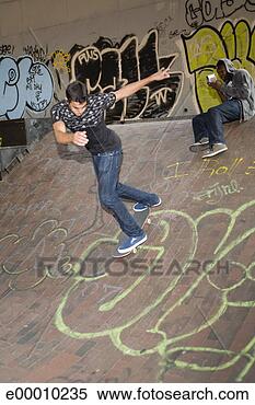 Banco de Imagem - filmando,  skateboarder, 
 rampa. fotosearch 
- busca de fotos, 
imagens e clipart