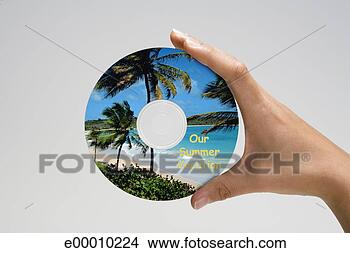 Banco de Imagem - mão,  segurando, 
 férias,  quadro, 
 cd. fotosearch 
- busca de fotos, 
imagens e clipart