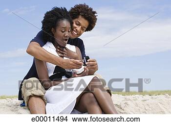 Banco de Imagem - par,  abraçar, 
 praia. fotosearch 
- busca de fotos, 
imagens e clipart