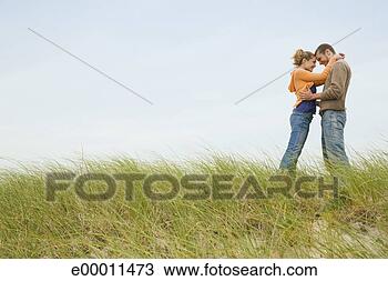 Banco de Imagem - par,  abraçar. 
fotosearch - busca 
de fotos, imagens 
e clipart