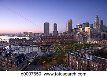 Arquivo de Fotografias - aéreas,  vista, 
 centro cidade, 
 boston,  anoitecer. 
fotosearch - busca 
de fotos, imagens 
e clipart