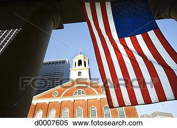 Banco de Imagem - americano,  bandeira, 
 penduradas,  
frente,  edifícios, 
 boston. fotosearch 
- busca de fotos, 
imagens e clipart