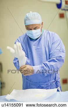 免版税(RF)类图片 - 外科医生, 拉, 在上, 胶乳手