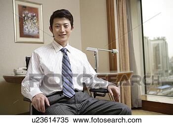 Banco de Imagem - escritório,  sentando, 
 cadeira,  escritório. 
fotosearch - busca 
de fotos, imagens 
e clipart