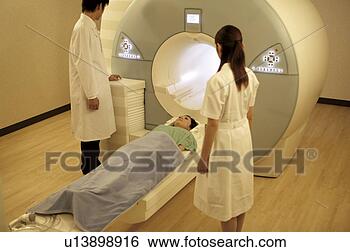 Banco de Imagem - doutor,  preparar, 
 paciente,  mri, 
 varredura. fotosearch 
- busca de fotos, 
imagens e clipart