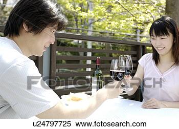 Banco de Imagem - marido,  esposa, 
 desfruta,  vinho. 
fotosearch - busca 
de fotos, imagens 
e clipart