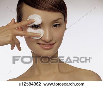Banco de Imagem - jovem,  mulher, 
 fazer,  cima, 
 olhos. fotosearch 
- busca de fotos, 
imagens e clipart