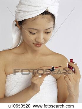 Arquivo de Fotografias - jovem,  mulher, 
 quadro,  prego. 
fotosearch - busca 
de fotos, imagens 
e clipart