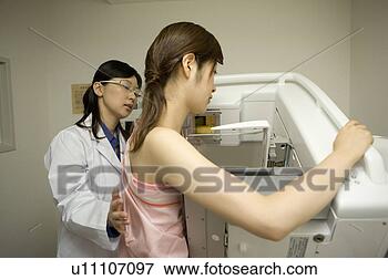Foto - jovem,  mulher, 
 tendo,  mammogram. 
fotosearch - busca 
de fotos, imagens 
e clipart