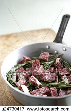Foto - italiano,  curado, 
 linguiça,  alecrim, 
 fritar,  panela. 
fotosearch - busca 
de fotos, imagens 
e clipart