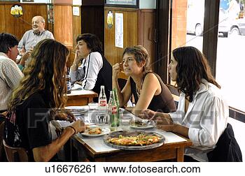 Arquivo de Fotografia - argentina,   buenos, 
  aires,   cuartito, 
  pizza,   restaurante. 
fotosearch - busca 
de fotos, imagens 
e clipart