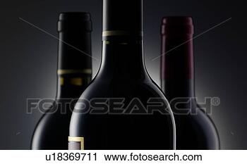 Arquivo de Fotografia - vermelho,  vinho, 
 garrafa,  pescoços. 
fotosearch - busca 
de fotos, imagens 
e clipart