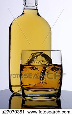 Arquivo de Fotografia - vidro,  scotch, 
 uísque. fotosearch 
- busca de fotos, 
imagens e clipart