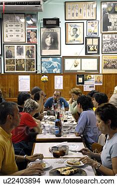 Banco de Imagem - argentina,   buenos, 
  aires,   cuartito, 
  pizza,   restaurante. 
fotosearch - busca 
de fotos, imagens 
e clipart
