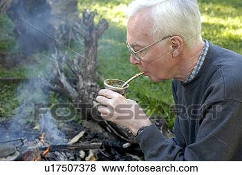 Banco de Imagem - argentina,  calafate, 
 companheiro, 
 bebendo,  demonstração, 
 modelo. fotosearch 
- busca de fotos, 
imagens e clipart