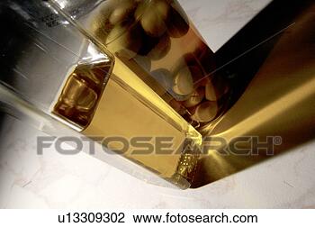 Banco de Imagem - azeitona,  óleo. 
fotosearch - busca 
de fotos, imagens 
e clipart
