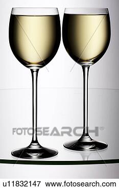 Foto - branca,  vinho. 
fotosearch - busca 
de fotos, imagens 
e clipart