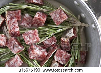 Arquivo de Fotografias - italiano,  curado, 
 linguiça,  alecrim, 
 panela. fotosearch 
- busca de fotos, 
imagens e clipart