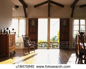 Arquivo de Fotografias - vivendo,   sala, 
  madeira,   mobília, 
  lote,   luz, 
  vinda. fotosearch 
- busca de fotos, 
imagens e clipart