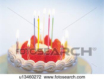 Banco de Imagem - aniversário,  
bolo,  morango, 
 chicoteado,  
creme. fotosearch 
- busca de fotos, 
imagens e clipart