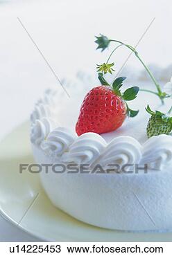 Banco de Imagem - bolo,  chicoteado, 
 creme,  morango. 
fotosearch - busca 
de fotos, imagens 
e clipart