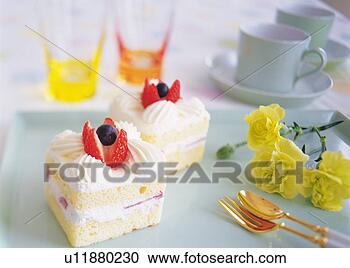 Arquivo de Fotografias - fatias,  morango, 
 bolo,  chicoteado, 
 creme. fotosearch 
- busca de fotos, 
imagens e clipart