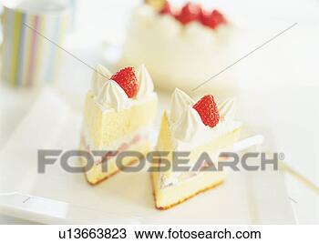 Banco de Imagem - fatias,  morango, 
 bolo,  chicoteado, 
 creme. fotosearch 
- busca de fotos, 
imagens e clipart