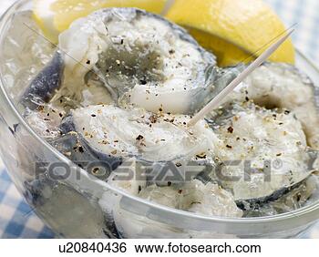 bowl-jellied-eels_~u20840436.jpg