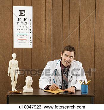 Banco de Imagem - mid-adulto,  caucasiano, 
 macho,  doutor, 
 sentando,  escrivaninha. 
fotosearch - busca 
de fotos, imagens 
e clipart
