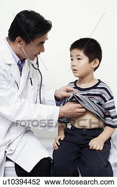 Banco de Imagem - close-up,  macho, 
 doutor,  examinando, 
 criança. fotosearch 
- busca de fotos, 
imagens e clipart
