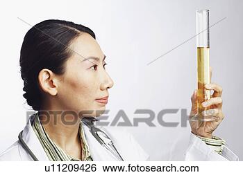Banco de Imagem - close-up,  femininas, 
 doutor,  segurando, 
 graduado,  cilindro. 
fotosearch - busca 
de fotos, imagens 
e clipart