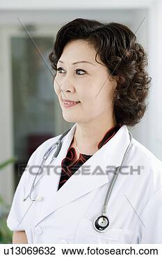 Banco de Imagem - close-up,  femininas, 
 doutor,  sorrindo. 
fotosearch - busca 
de fotos, imagens 
e clipart