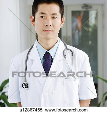 Banco de Imagem - close-up,  macho, 
 doutor,  ficar. 
fotosearch - busca 
de fotos, imagens 
e clipart