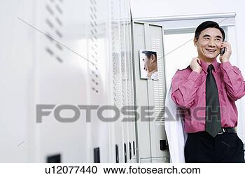Arquivo de Fotografias - macho,  doutor, 
 falando,  móvel, 
 telefone. fotosearch 
- busca de fotos, 
imagens e clipart