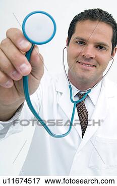 Foto - doutor,  estetoscópio. 
fotosearch - busca 
de fotos, imagens 
e clipart