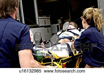 Banco de Imagem - emts,  carregando, 
 paciente,  ambulância. 
fotosearch - busca 
de fotos, imagens 
e clipart